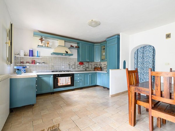 casa indipendente in vendita a Viterbo
