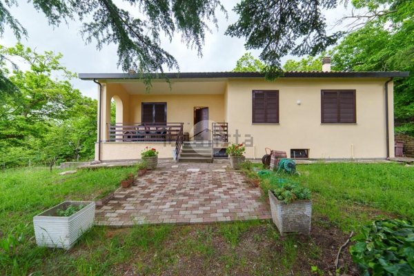 casa indipendente in vendita a Viterbo in zona San Martino al Cimino