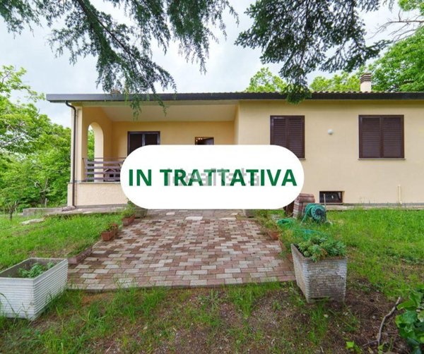 casa indipendente in vendita a Viterbo in zona Tobia