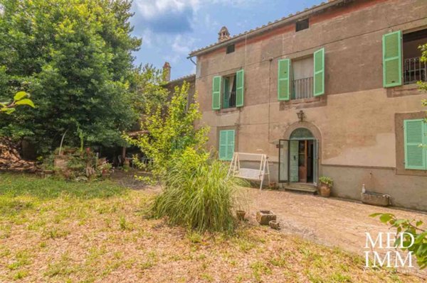casa indipendente in vendita a Viterbo in zona San Martino al Cimino