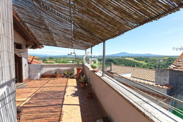 appartamento in vendita a Viterbo in zona Roccalvecce