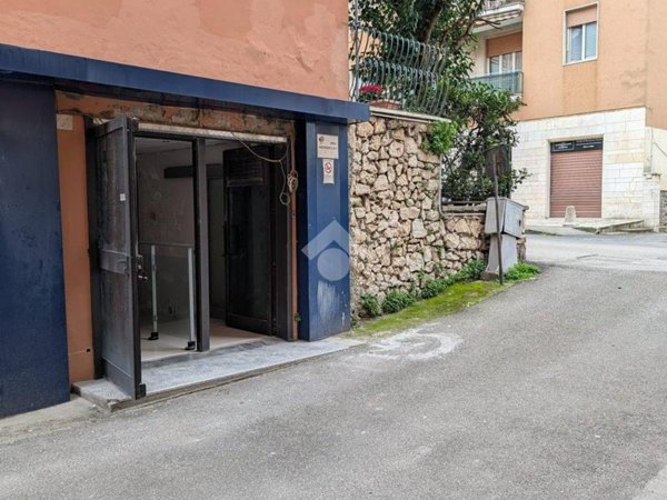 negozio in vendita a Viterbo