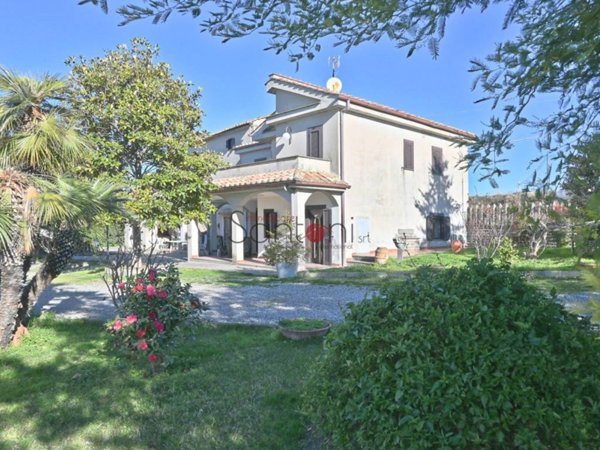 casa indipendente in vendita a Viterbo in zona Centro Città