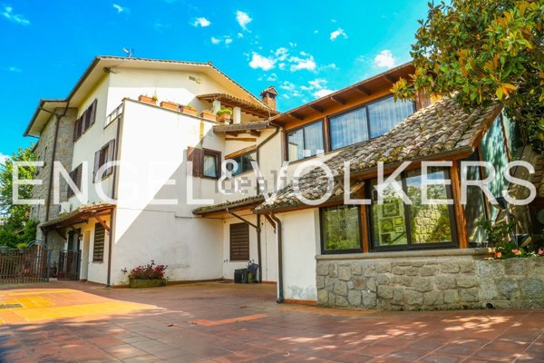 casa indipendente in vendita a Viterbo