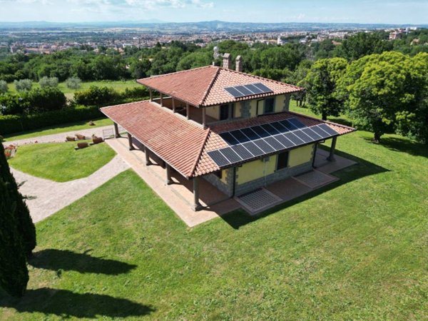 casa indipendente in vendita a Viterbo in zona San Martino al Cimino