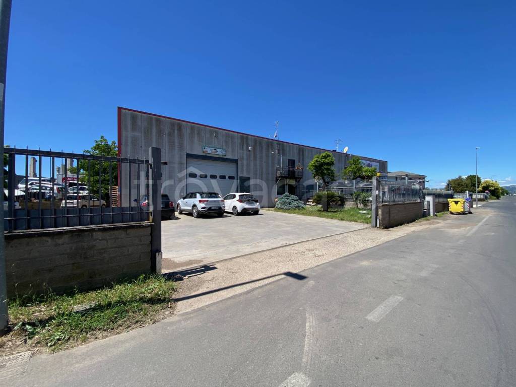 locale commerciale in vendita a Viterbo