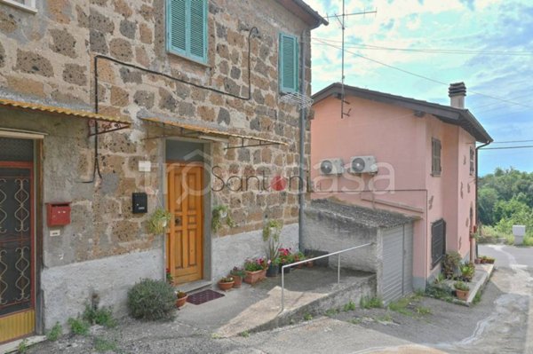 casa indipendente in vendita a Viterbo in zona Grotte Santo Stefano