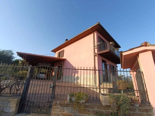casa indipendente in vendita a Viterbo in zona Grotte Santo Stefano