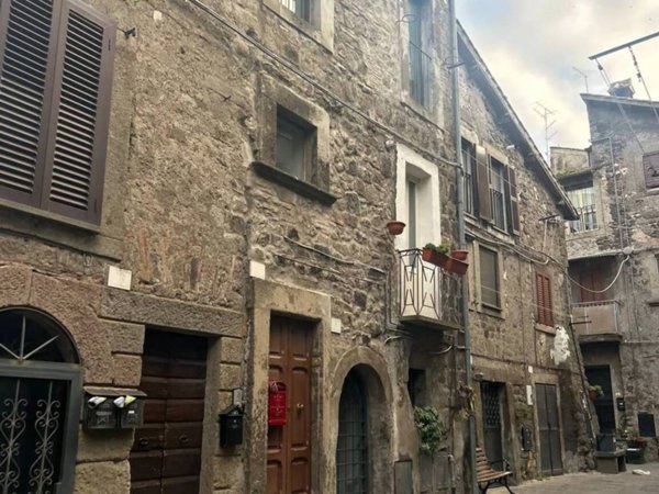 appartamento in vendita a Viterbo in zona Bagnaia