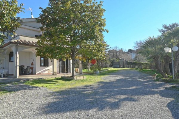 casa indipendente in vendita a Viterbo in zona San Martino al Cimino
