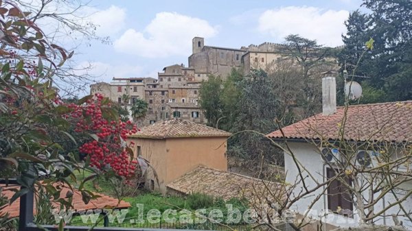 appartamento in vendita a Viterbo in zona Roccalvecce