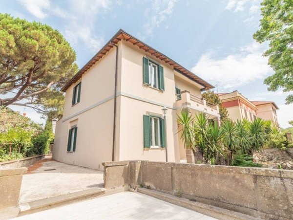 casa indipendente in vendita a Viterbo