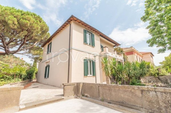 casa indipendente in vendita a Viterbo