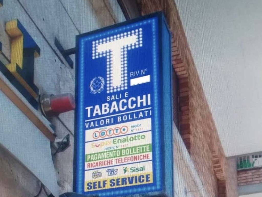 negozio in vendita a Viterbo in zona Centro Città