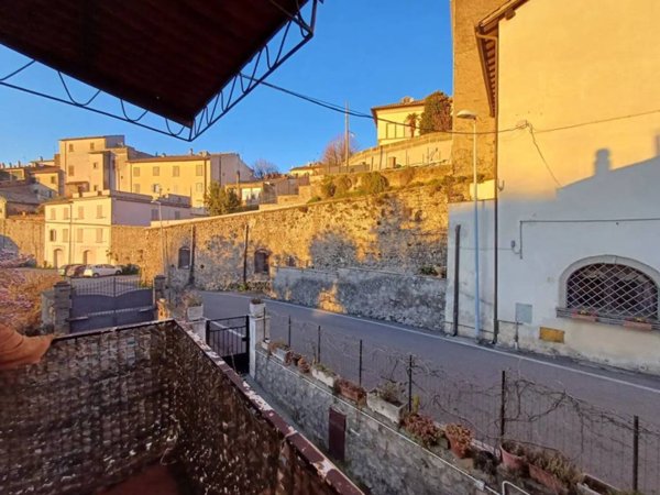 appartamento in vendita a Viterbo in zona San Martino al Cimino