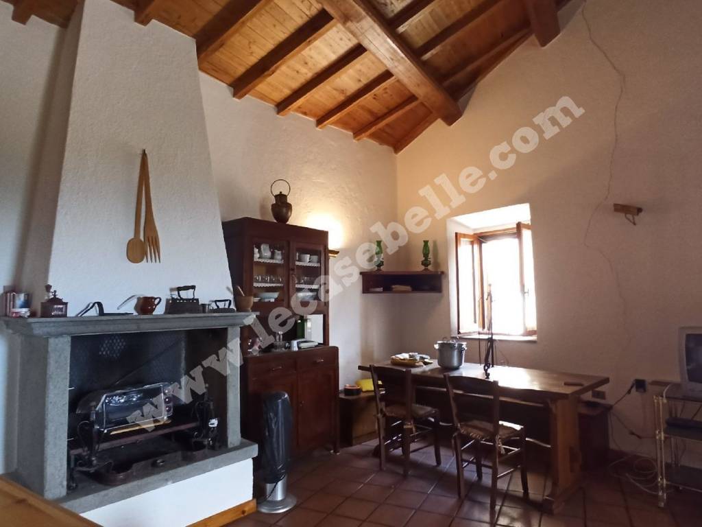 appartamento in vendita a Viterbo in zona Roccalvecce