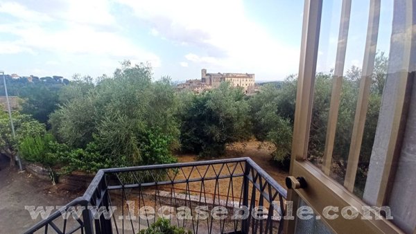 appartamento in vendita a Viterbo in zona Roccalvecce