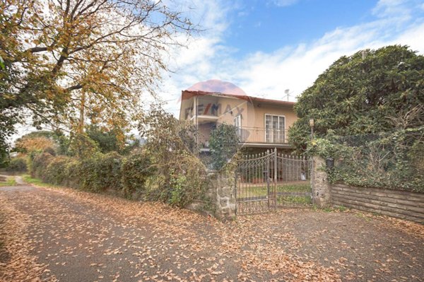 casa indipendente in vendita a Viterbo in zona Centro Città