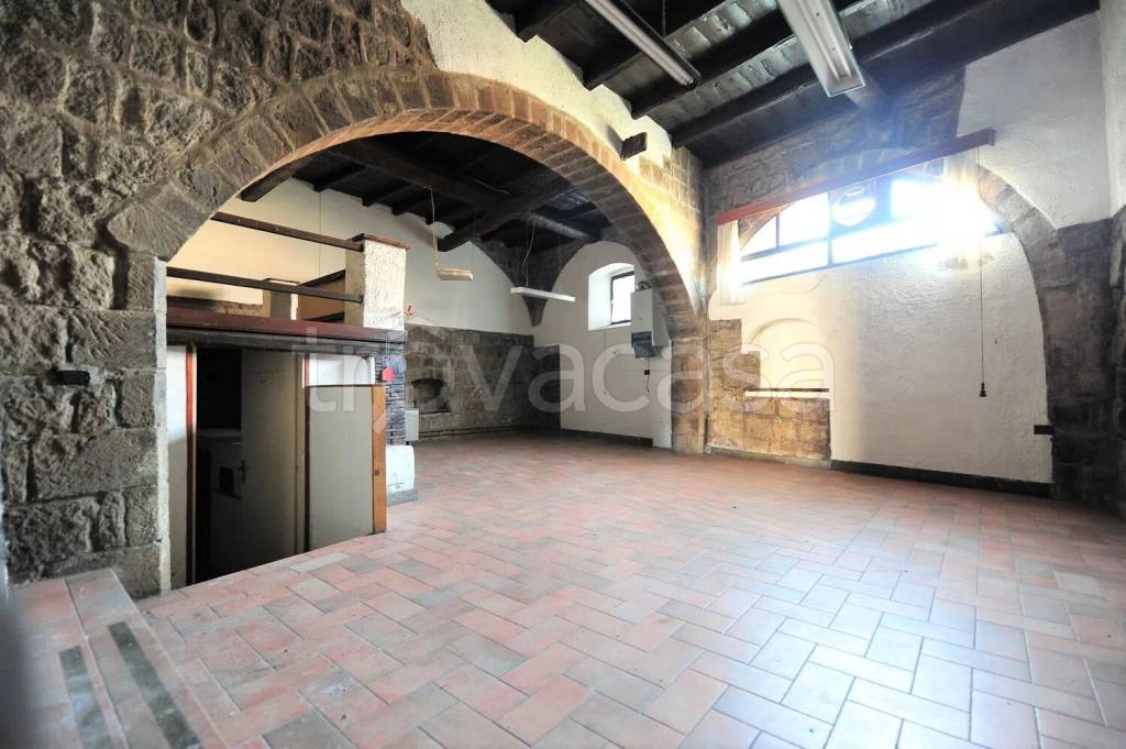 negozio in vendita a Viterbo in zona Centro Città