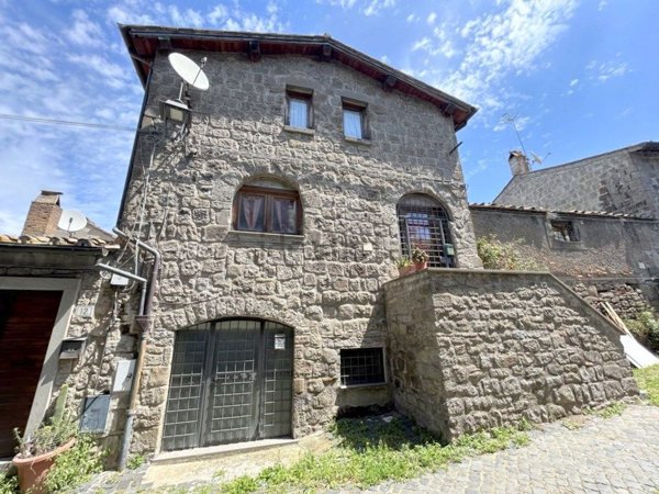 casa indipendente in vendita a Viterbo in zona Centro Città