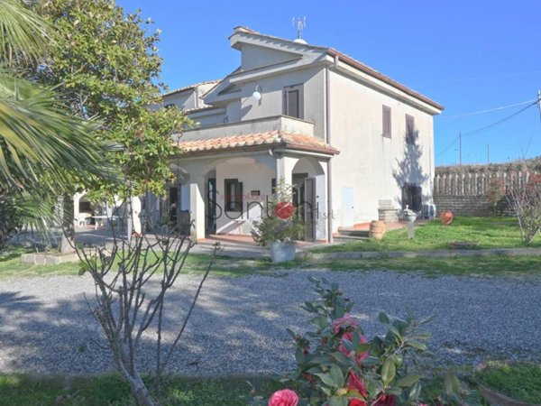 casa indipendente in vendita a Viterbo in zona Bagnaia