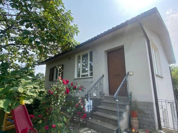 casa indipendente in vendita a Viterbo in zona Tobia