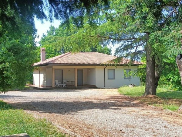 casa indipendente in vendita a Viterbo in zona San Martino al Cimino