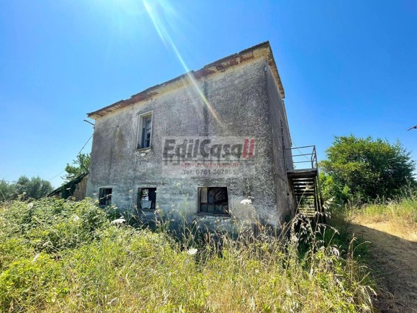 appartamento in vendita a Viterbo in zona Roccalvecce