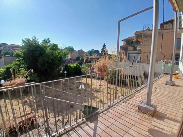 casa indipendente in vendita a Viterbo in zona Bagnaia