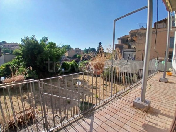 casa indipendente in vendita a Viterbo in zona Bagnaia