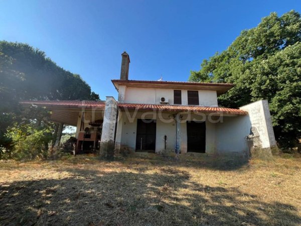 casa indipendente in vendita a Viterbo in zona San Martino al Cimino