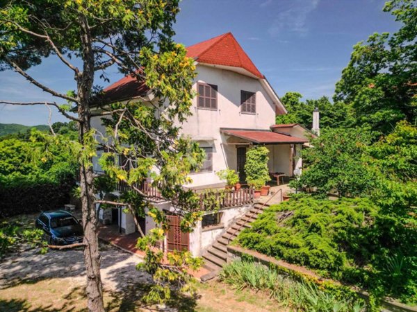 casa indipendente in vendita a Viterbo in zona San Martino al Cimino