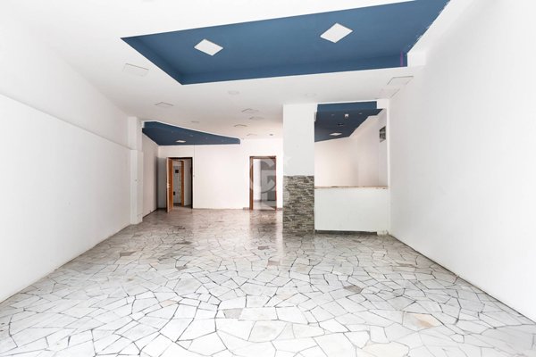 locale commerciale in vendita a Viterbo in zona Bagnaia