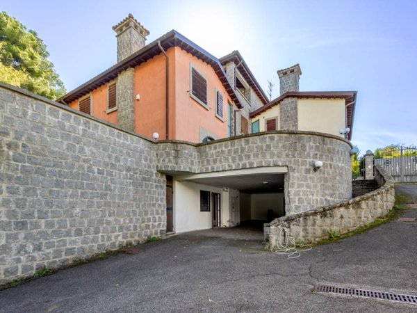 casa indipendente in vendita a Viterbo in zona Bagnaia