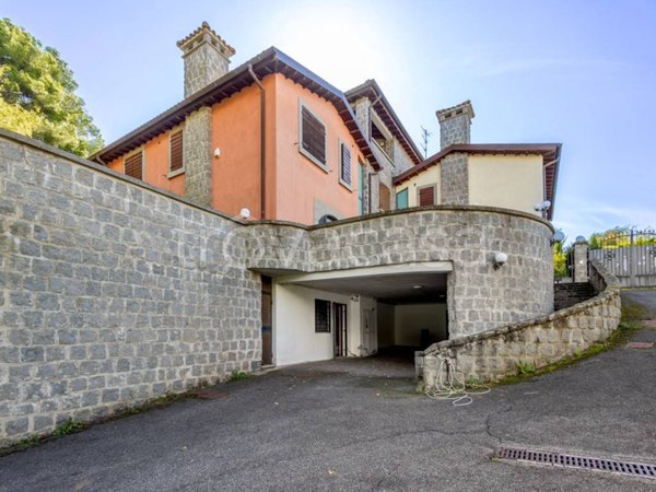 casa indipendente in vendita a Viterbo in zona Bagnaia