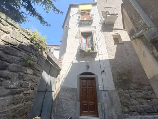 casa indipendente in vendita a Viterbo in zona Centro Città