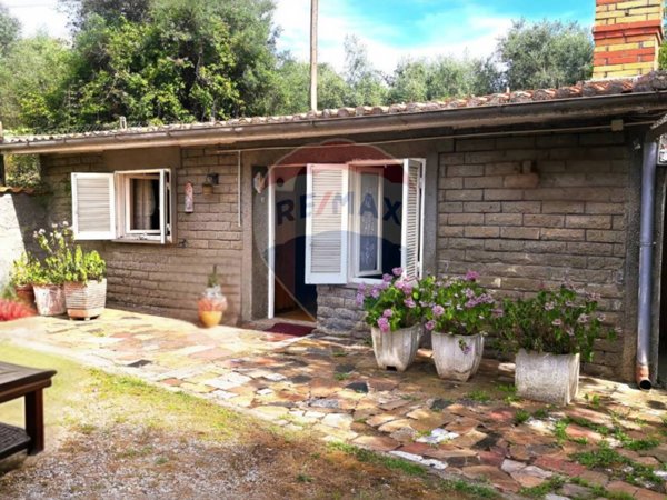 casa indipendente in vendita a Viterbo in zona San Martino al Cimino