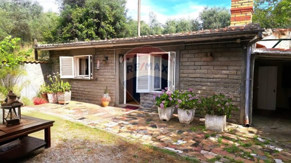 casa indipendente in vendita a Viterbo in zona Centro Città