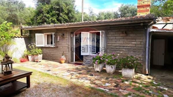 casa indipendente in vendita a Viterbo in zona Centro Città