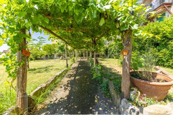 casa indipendente in vendita a Viterbo in zona Centro Città