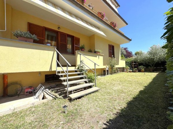 appartamento in vendita a Viterbo in zona La Quercia