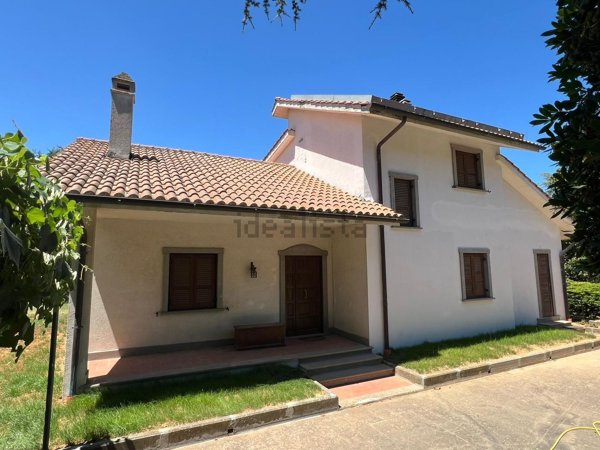 casa indipendente in vendita a Viterbo