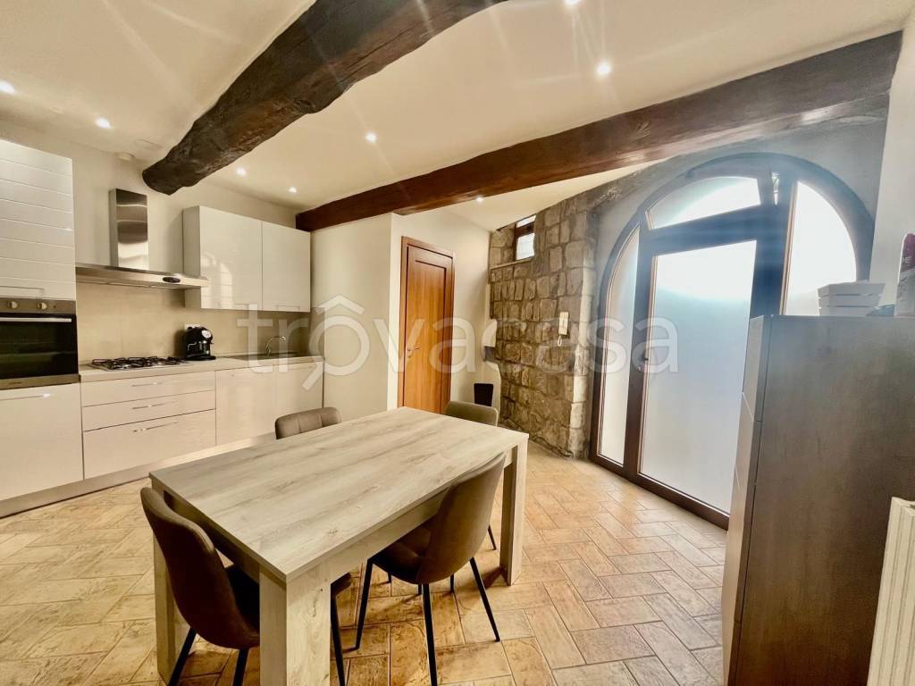 casa indipendente in vendita a Viterbo in zona Centro Città