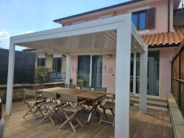 casa indipendente in vendita a Viterbo