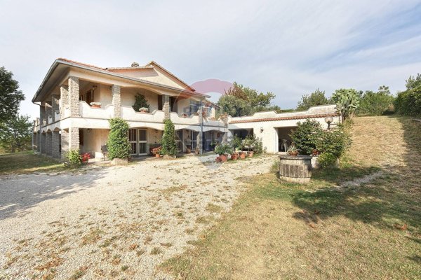 casa indipendente in vendita a Viterbo
