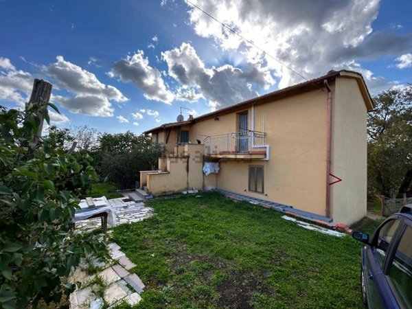 casa indipendente in vendita a Viterbo