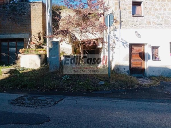 locale commerciale in vendita a Viterbo in zona Grotte Santo Stefano