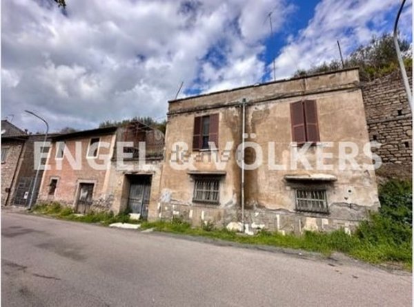 esavano in vendita a Viterbo in zona Centro Città