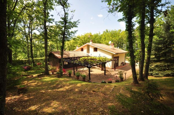 casa indipendente in vendita a Viterbo in zona San Martino al Cimino