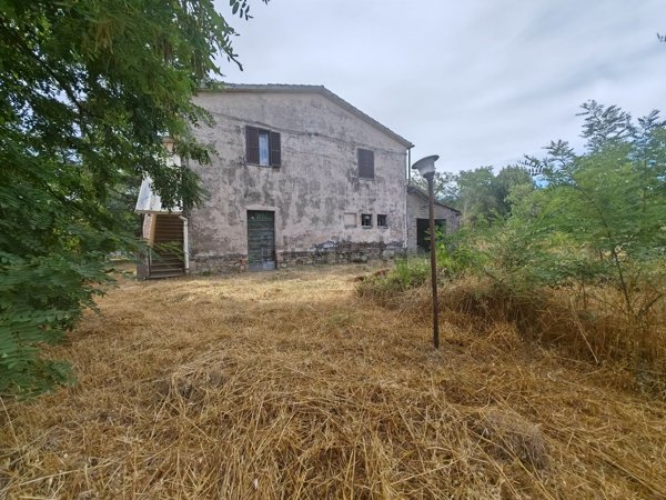 casa indipendente in vendita a Viterbo in zona Monterazzano